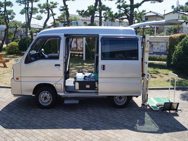 中古車 スバル サンバー トランスポーター 福祉車両車いす2台収容リフト付移動車 54 800km シルバー 神奈川県 49 9万円 中古車情報 中古車検索なら 車選び Com