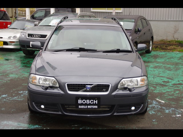 中古車 ボルボ V70 R Awd 4wd ベージュ内装 77 540km グレー 北海道 万円 中古車情報 中古車検索なら 車 選びドットコム