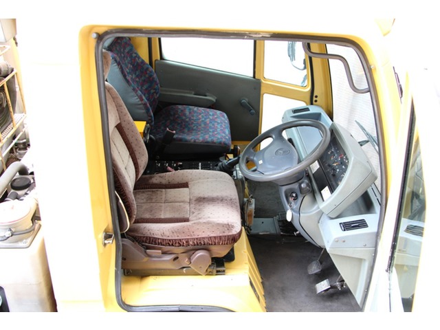 中古車 メルセデス ベンツ ウニモグ 道路作業車 の中古車詳細 143 000km イエロー 岡山県 価格応談 中古車情報 中古車 検索なら 車選びドットコム 車選び Com