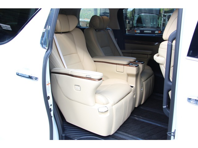 中古車 トヨタ ヴェルファイア エグゼクティブラウンジ 3 700km ホワイト 岡山県 価格応談 中古車情報 中古車検索なら 車選びドットコム 車選び Com