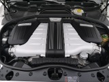 エンジンはW型12気筒DOHC48バルブICツインターボ最高出力 423kW(575ps)/6000rpm