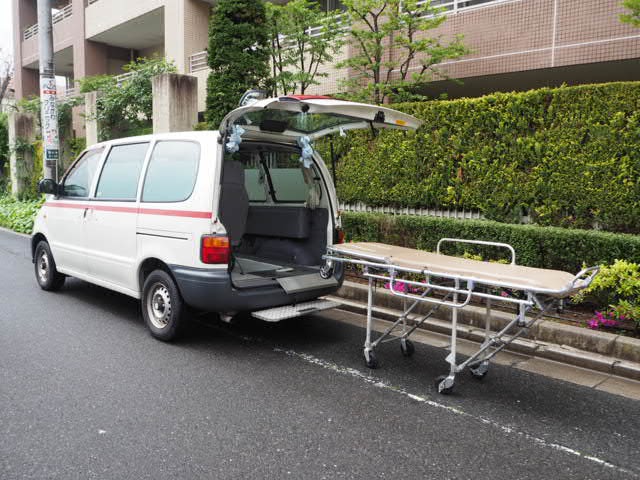 中古車 日産 セレナ 福祉車両 患者輸送車 寝台車 5人乗り 27 314km ホワイト 東京都 38万円 中古車情報 中古車検索なら 車 選び Com