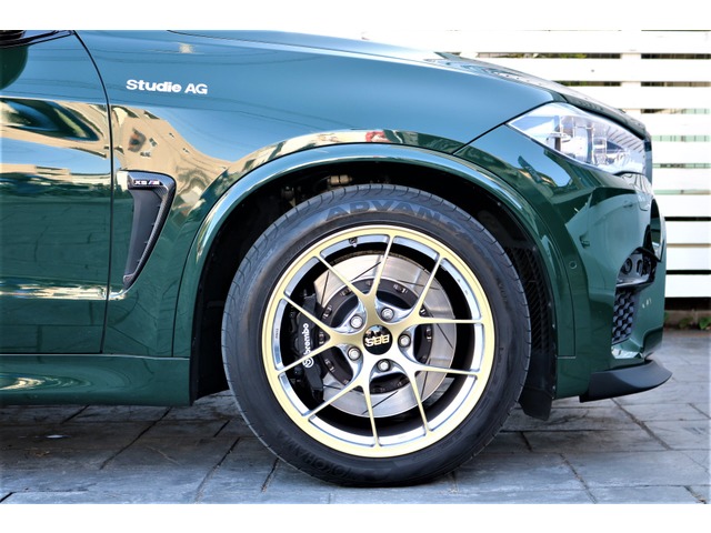 中古車 Bmw X5 M Individual Studieag の中古車詳細 28 700km グリーン 兵庫県 1 378万円 中古車 情報 中古車検索なら 車選びドットコム 車選び Com