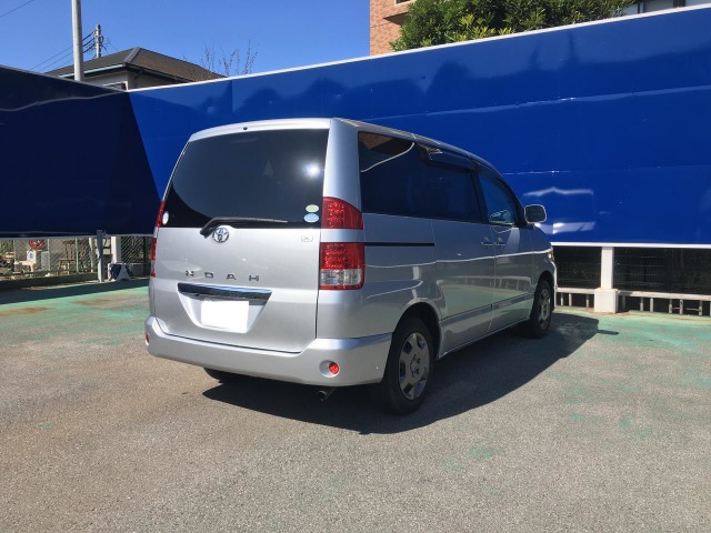 中古車 トヨタ ノア 2 0 X リミテッド 8人乗り レンタカー登録車 の中古車詳細 53 000km シルバー 千葉県 69 8万円 中古車情報 中古車検索なら 車選びドットコム 車選び Com