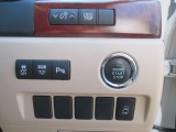 プッシュスタート 横滑り 室内イルミ メーター照度調節スイッチ クリアランスソナーも付いていますので車両と障害物との距離を感知してブザー音でお知らせしてくれます!!