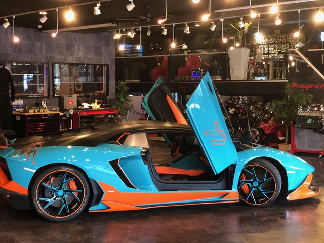 2025年のクリスマスの特別な衣装 アヴェンタドール ランボルギーニ LP700-4 ☆オリジナル 4WD ミニカー