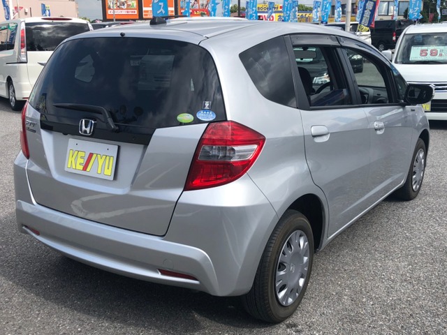 中古車 ホンダ フィット 1 3 G 10thアニバーサリー インターナビ Cd Dvd Etc の中古車詳細 29 0km アラバスタシルバ メタリック 千葉県 59 9万円 中古車情報 中古車検索なら 車選びドットコム 車選び Com