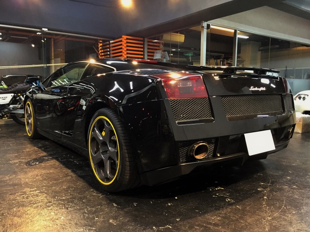 中古車 ランボルギーニ ガヤルド ブラック イエローレザーシート D車 の中古車詳細 42 000km 黒 千葉県 848万円 中古車 情報 中古車検索なら 車選びドットコム 車選び Com