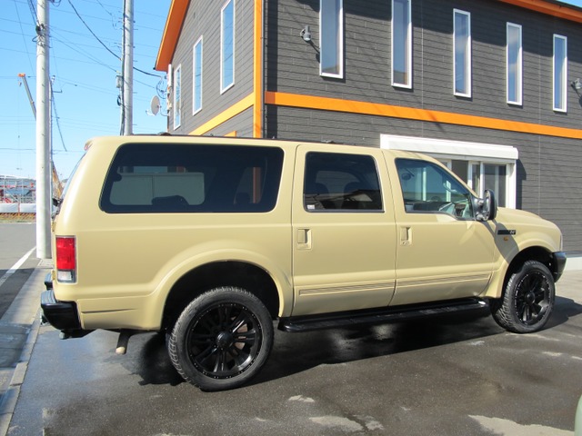 中古車 フォード エクスカージョン リミテッド 6 8 V10 4wd 22インチアルミ 4wd の中古車詳細 67 5km マットカーキー 東京都 178万円 中古車情報 中古車検索なら 車選びドットコム 車選び Com