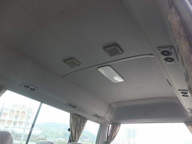 中古車 トヨタ コースター マイクロバス 超ショート キャンピング の中古車詳細 348 000km ホワイト 徳島県 340万円 中古車情報 中古車検索なら 車選びドットコム 車選び Com