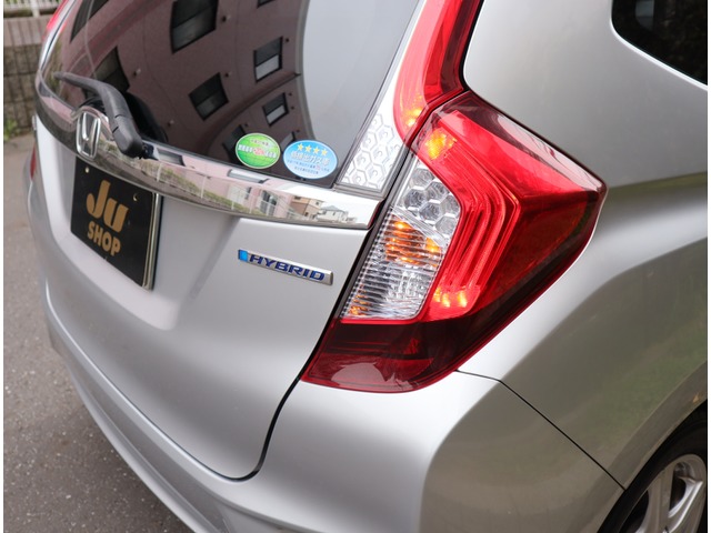 中古車 ホンダ フィット 1 5 ハイブリッド Fパッケージ ワンオーナー 自動ブレーキ バックカメラ の中古車詳細 63 300km シルバー65 茨城県 55万円 中古車情報 中古車検索なら 車選びドットコム 車選び Com