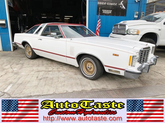中古車 フォード サンダーバード フルオリジナル 実走行 点検記録簿有 の中古車詳細 28 000km ホワイト 大阪府 396万円 中古車情報 中古車検索なら 車選びドットコム 車選び Com