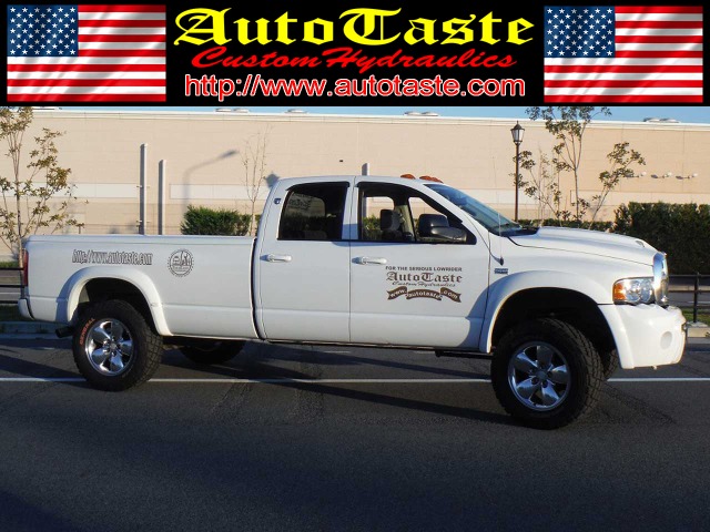 中古車 ダッジ ラム ララミー ロングベッド Hemi リフトアップ の中古車詳細 000km ホワイト 大阪府 242万円 中古車 情報 中古車検索なら 車選びドットコム 車選び Com