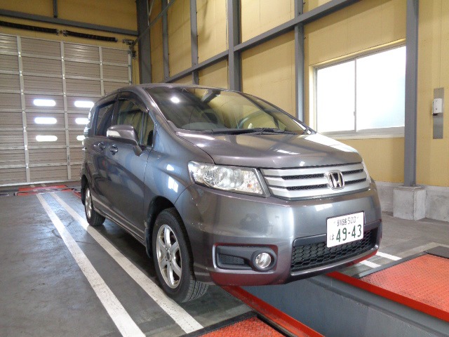 中古車 ホンダ フリードスパイク 1 5 G ジャストセレクション 4wd フルセグナビ バックモニタ装備 の中古車詳細 111 257km グレー 北海道 50万円 中古車情報 中古車検索なら 車選びドットコム 車選び Com