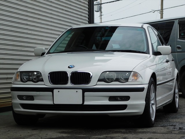 中古車 Bmw 318i イカリング 社外hidライト 90 925km アルピンホワイト 埼玉県 Sold Out 中古車情報 中古車 検索なら 車選びドットコム