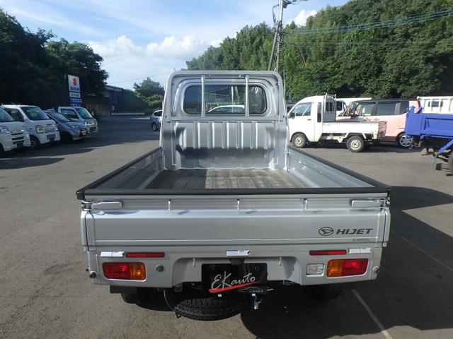 中古車 ダイハツ ハイゼットトラック スタンダード Saiiit 4wd 5速マニュアル 荷台マット エアバッグ 2 000km シルバー 熊本県 97万円 中古車情報 中古車検索なら 車選びドットコム 車選び Com