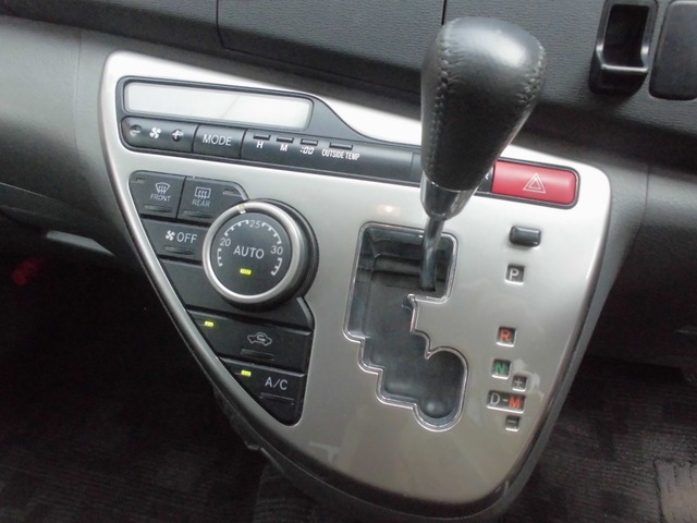 中古車 トヨタ アイシス 2 0 プラタナ 綺麗なパールホワイト の中古車詳細 79 100km パールホワイト 大阪府 19 8万円 中古車情報 中古車検索なら 車選びドットコム 車選び Com