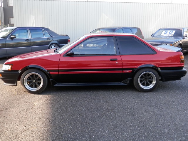 中古車 トヨタ カローラレビン 極上のae86レビン後期モデル 1 400km レッド 千葉県 253万円 中古車情報 中古車 検索なら 車選びドットコム