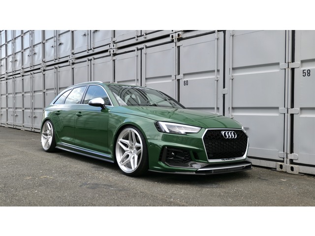 中古車 アウディ Rs4アバント 2 9 4wd Makeover コンプリートパッケージ の中古車詳細 9 000km 黒 新車時ラッピングにて緑 神奈川県 Sold Out 中古車情報 中古車検索なら 車選びドットコム 車選び Com