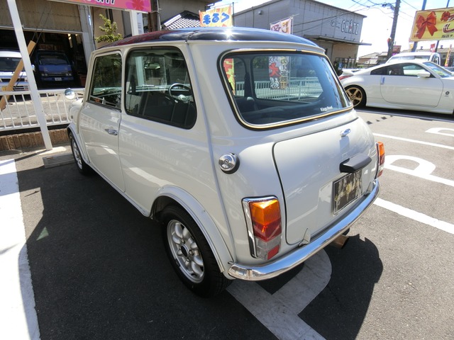 中古車 ローバー ミニ メイフェア1 3i 4mt Austinシフト2トーンカラー の中古車詳細 000km ホワイト 岡山県 159万円 中古車情報 中古車検索なら 車選びドットコム 車選び Com