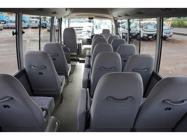 中古車 トヨタ コースター Lx 29人乗り マイクロバス 自動ドア の中古車詳細 42 070km 白 青ツートン 新潟県 308万円 中古車情報 中古車検索なら 車選びドットコム 車選び Com