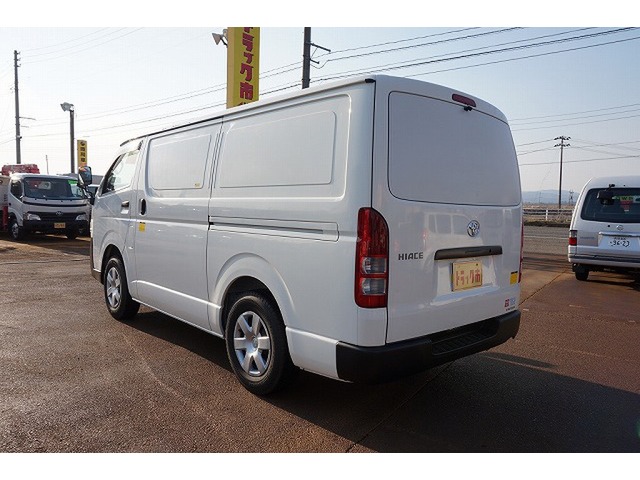 中古車 トヨタ ハイエースバン 3 0 Dx ディーゼル 4wd 1t 中温冷凍車 3人乗り 4ドア の中古車詳細 000km 白 新潟県 330万円 中古車情報 中古車検索なら 車選びドットコム 車選び Com