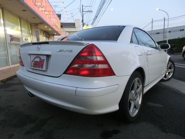 中古車 メルセデス ベンツ Slk230 コンプレッサー 走行7万キロ台 72 198km ホワイト 広島県 34 1万円 中古車 情報 中古車検索なら 車選びドットコム