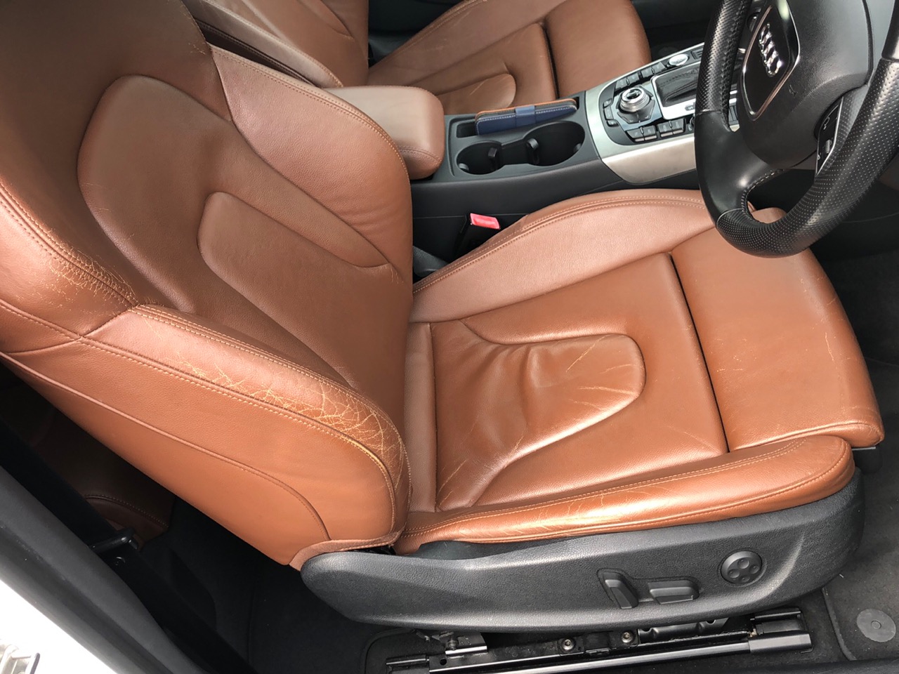 中古車 アウディ A5 2 0 Tfsi クワトロ 4wd 茶色皮シートパドルシフトターボエンジン 81 000km 白 埼玉県 95万円 中古車情報 中古車検索なら 車選びドットコム 車選び Com