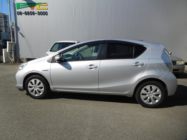 中古車 トヨタ アクア 1 5 S スマートエントリーパッケージ 純正ナビ の中古車詳細 34 423km シルバー 大阪府 69万円 中古車情報 中古車検索なら 車選びドットコム 車選び Com