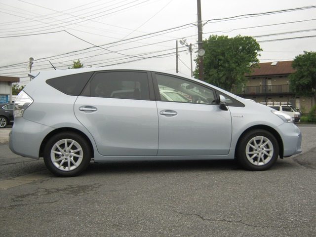 中古車 トヨタ プリウスa 7人乗り 平成26年式 64 006km 水色 クリアストリームメラリック 東京都 118万円 中古車 情報 中古車検索なら 車選びドットコム 車選び Com