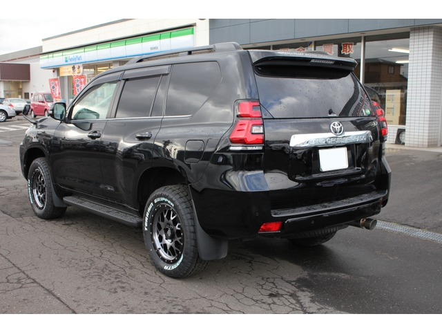 中古車 トヨタ ランドクルーザープラド 2 8 Tx Lパッケージ ディーゼル 4wd 7人乗り 寒冷地仕様 Trdマフラー の中古車詳細 24 000km ブラック 北海道 4万円 中古車情報 中古車検索なら 車選びドットコム 車選び Com