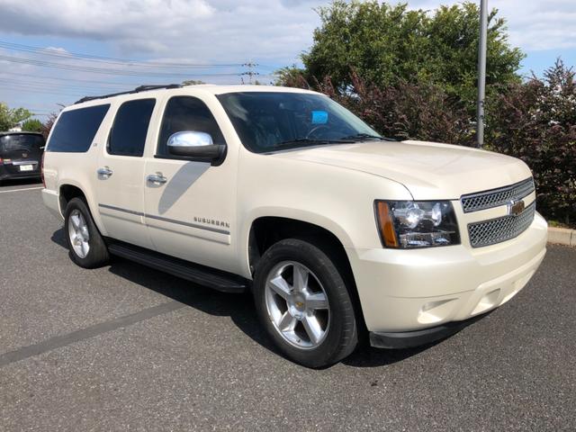 中古車 シボレー サバーバン 国内新規 Ltz 最終型 マイナーチェンジモデル 6速at 国内新規 Ltz の中古車詳細 パールホワイト 埼玉県 328万円 中古車情報 中古車検索なら 車選びドットコム 車選び Com