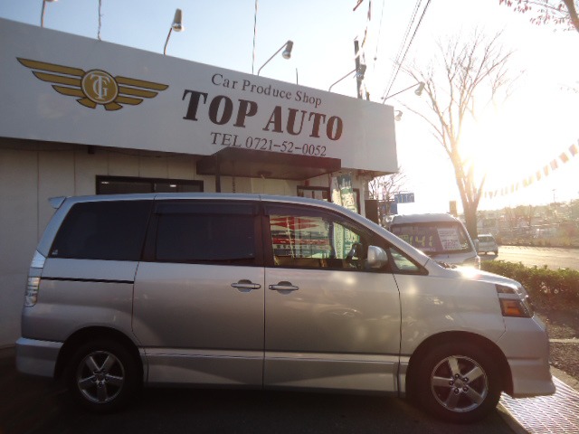 中古車 トヨタ ヴォクシー 2.0 Z バックカメラ 純正ナビ HID ETC の 