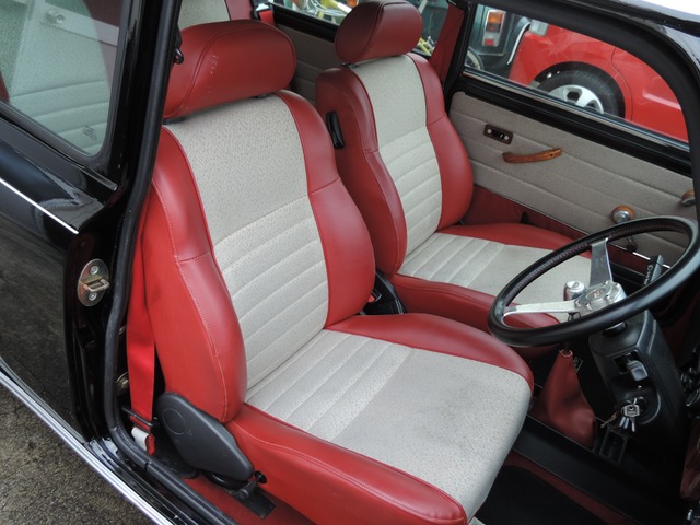 中古車 ローバー ミニ クーパー1 3i モンテカルロ 記念限定車 全塗装済 限定1000台 の中古車詳細 54 000km ブラック ホワイト 神奈川県 Sold Out 中古車情報 中古車検索なら 車選びドットコム 車選び Com