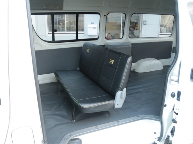 中古車 トヨタ ハイエースバン 2 5 Dx スーパーロング ハイルーフ ディーゼル 4wd ワイド Wエアコン ナビ の中古車詳細 142 646km ホワイト 岐阜県 238万円 中古車情報 中古車検索なら 車選びドットコム 車選び Com