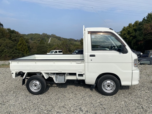 中古車 ダイハツ ハイゼットトラック スペシャル マニュアル車 自社ローン可 の中古車詳細 101 300km 白 鹿児島県 40万円 中古車情報 中古車検索なら 車選びドットコム 車選び Com