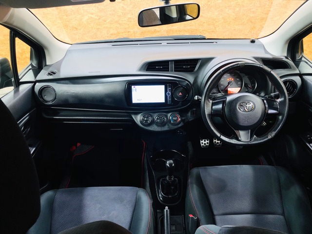 中古車 トヨタ ヴィッツ 1 5 Rs Gs 5速mt 純正ナビ ワンセグ Etc の中古車詳細 66 000km ブラック 埼玉県 109 8万円 中古車情報 中古車検索なら 車選びドットコム 車選び Com