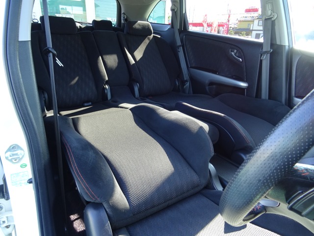 中古車 ホンダ ストリーム 2 0 Rsz 後期7人乗りエアロhidフォグ18aw の中古車詳細 300km プレミアムホワイトパール 千葉県 39万円 中古車情報 中古車検索なら 車選びドットコム 車選び Com