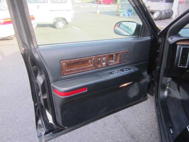 中古車 キャデラック フリートウッド ブロアム 右ハンドル イギリス並行 新並 の中古車詳細 51 7km ブラック 愛知県 128万円 中古車情報 中古車検索なら 車選びドットコム 車選び Com