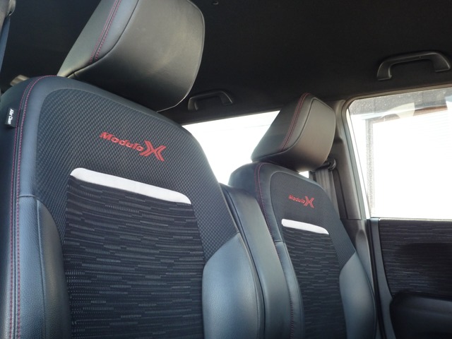 中古車 ホンダ N One モデューロx Sキー ターボ ナビ Dtv Bカメラ の中古車詳細 93 900km プレミアムホワイトパールii レッド 福岡県 105万円 中古車情報 中古車検索なら 車選びドットコム 車選び Com