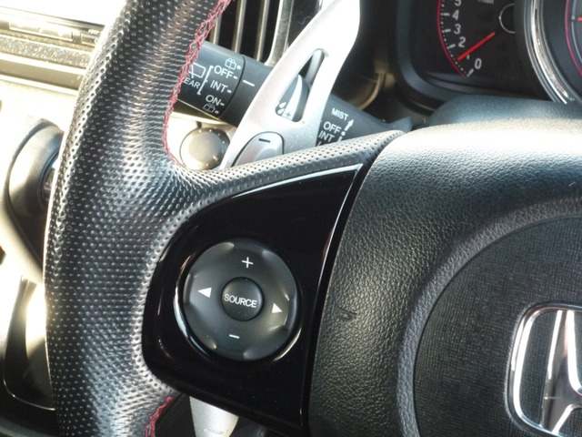 中古車 ホンダ N One モデューロx Sキー ターボ ナビ Dtv Bカメラ の中古車詳細 93 900km プレミアムホワイトパールii レッド 福岡県 105万円 中古車情報 中古車検索なら 車選びドットコム 車選び Com