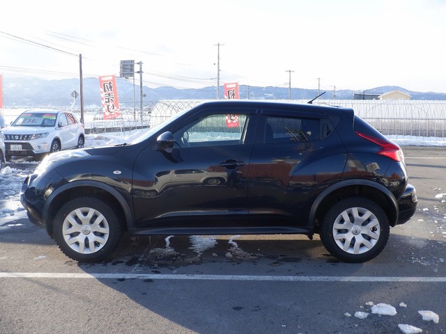 中古車 日産 ジューク 1 5 15rx タイプv の中古車詳細 106 0km ブラック 山形県 39 9万円 中古車情報 中古車検索なら 車選びドットコム 車選び Com