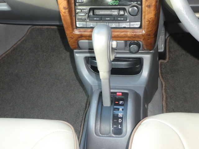 中古車 ミツオカ ビュート 1 3 デラックス キーレス レザーシート 木目調パネル の中古車詳細 60 647km ゴールド 千葉県 86 8万円 中古車情報 中古車検索なら 車選びドットコム 車選び Com