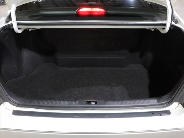 中古車 日産 シーマ 4 1 41l 社外18inアルミ Hddナビ Etc の中古車詳細 73 500km ホワイトパールツートン 1s1 愛知県 Sold Out 中古車情報 中古車検索なら 車選びドットコム 車選び Com