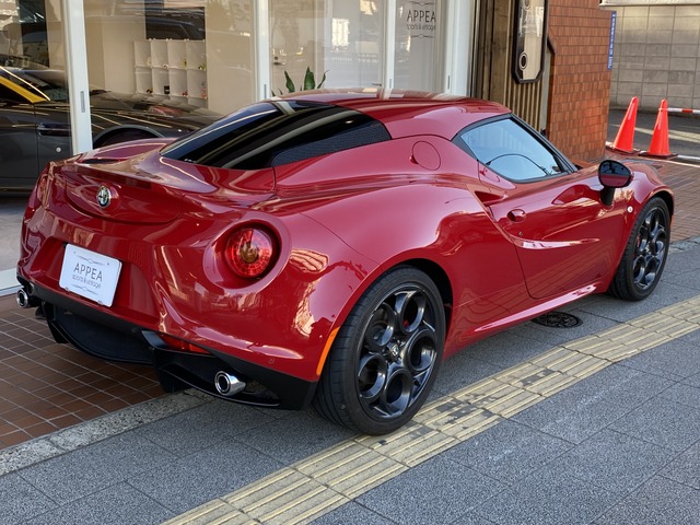 中古車 アルファロメオ 4c 右h スポーツ アルカンタラpkg ナビ の中古車詳細 26 000km アルファレッド 東京都 770万円 中古車情報 中古車検索なら 車選びドットコム 車選び Com