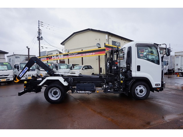 中古車 いすゞ フォワード アームロール 3 75t 標準ベッドレス 登録済未使用 の中古車詳細 660km ホワイト 新潟県 709 5万円 中古車情報 中古車検索なら 車選びドットコム 車選び Com