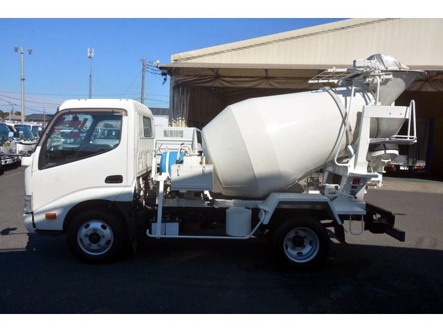 中古車 日野 デュトロ ミキサー車 コンクリートミキサー車 カヤバ製 3t積 の中古車詳細 59 0km ホワイト 埼玉県 Sold Out 中古車情報 中古車検索なら 車選びドットコム 車選び Com