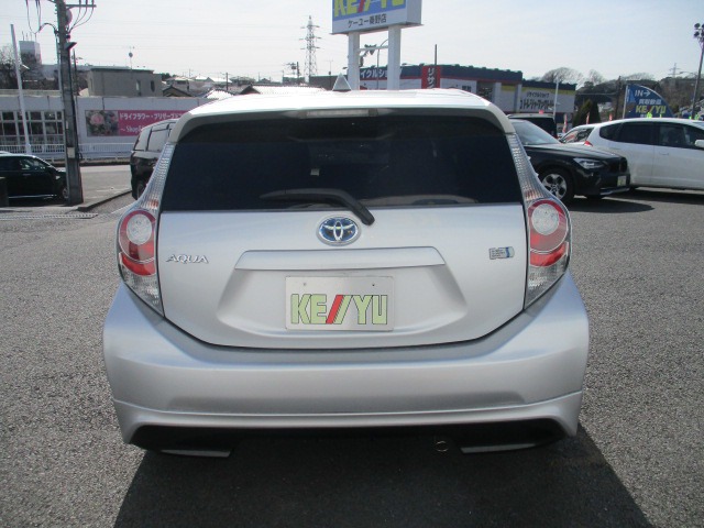 中古車 トヨタ アクア 1 5 G ユーザー買取車ディーラーナビ12セグ の中古車詳細 86 014km シルバー 神奈川県 49 9万円 中古車情報 中古車検索なら 車選びドットコム 車選び Com