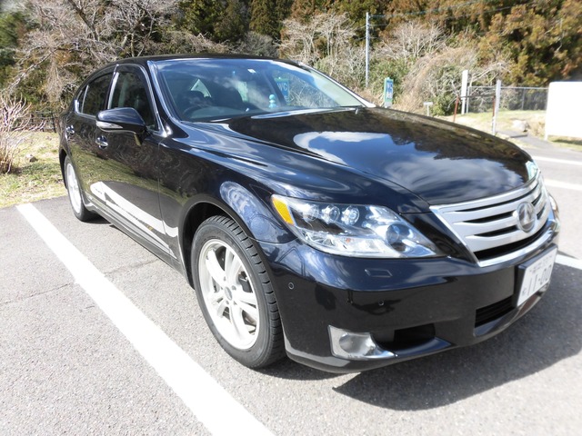 中古車情報 レクサス Lsハイブリッド 600h バージョンu 4wd 左fインサイドパネルシワ の中古車詳細 走行距離 13 3万km カラー ブラック カラーno214 販売地域 岐阜県揖斐郡池田町 中古車を探すなら Carme カーミー 中古車