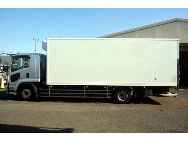 中古車 いすゞ フォワード 冷蔵冷凍車 増トン ワイド ベッド 冷蔵冷凍 格納 の中古車詳細 307 500km シルバー 埼玉県 778万円 中古車情報 中古車検索なら 車選びドットコム 車選び Com